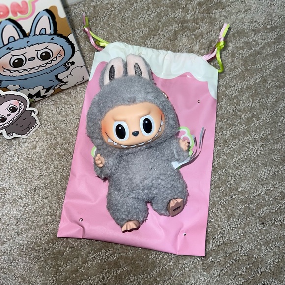 Brand New Authentic Labubu - Picture 9 of 10